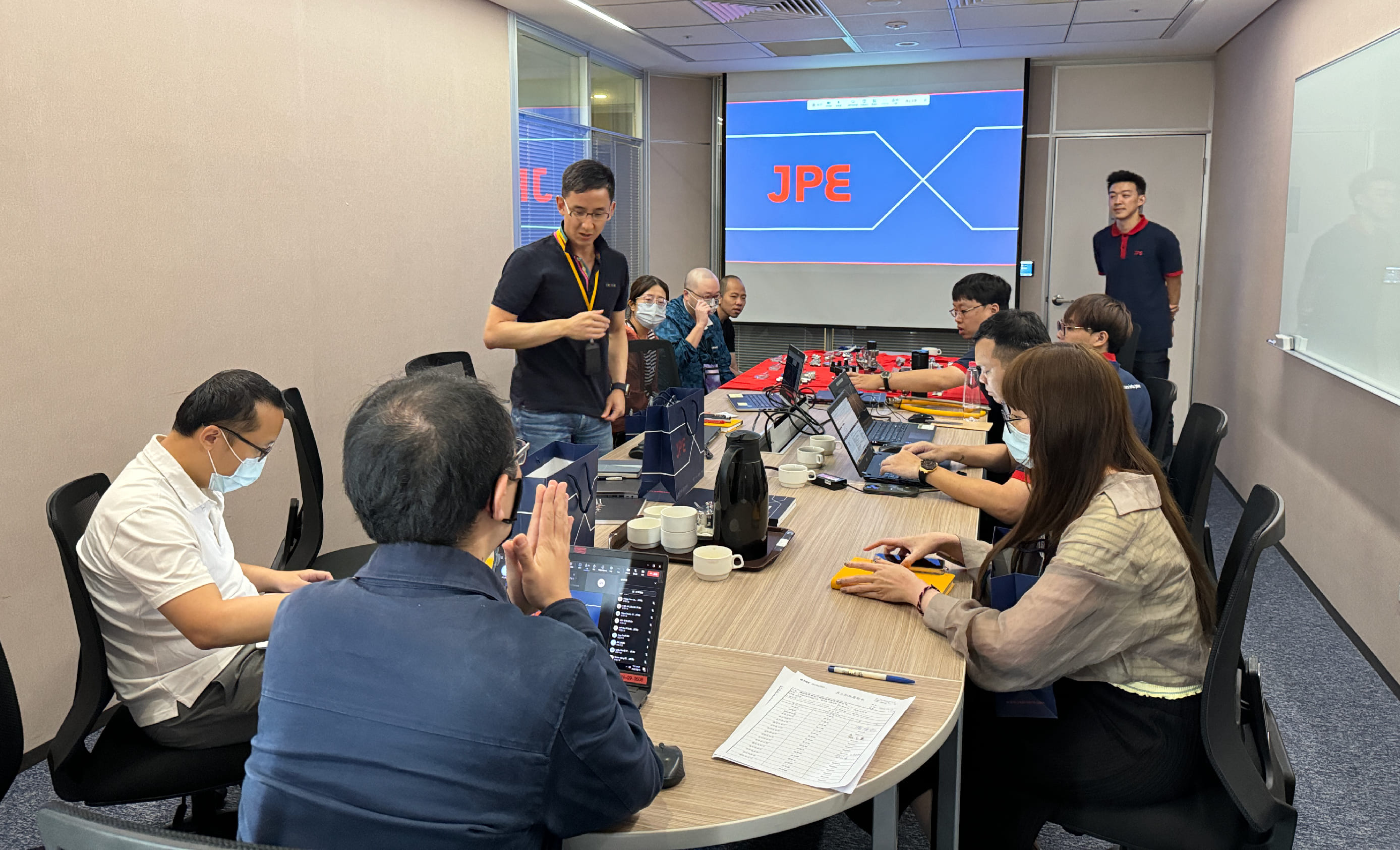 JPE and CTCI technical meeting discussing material selection and installation risk management for instrumentation tubing