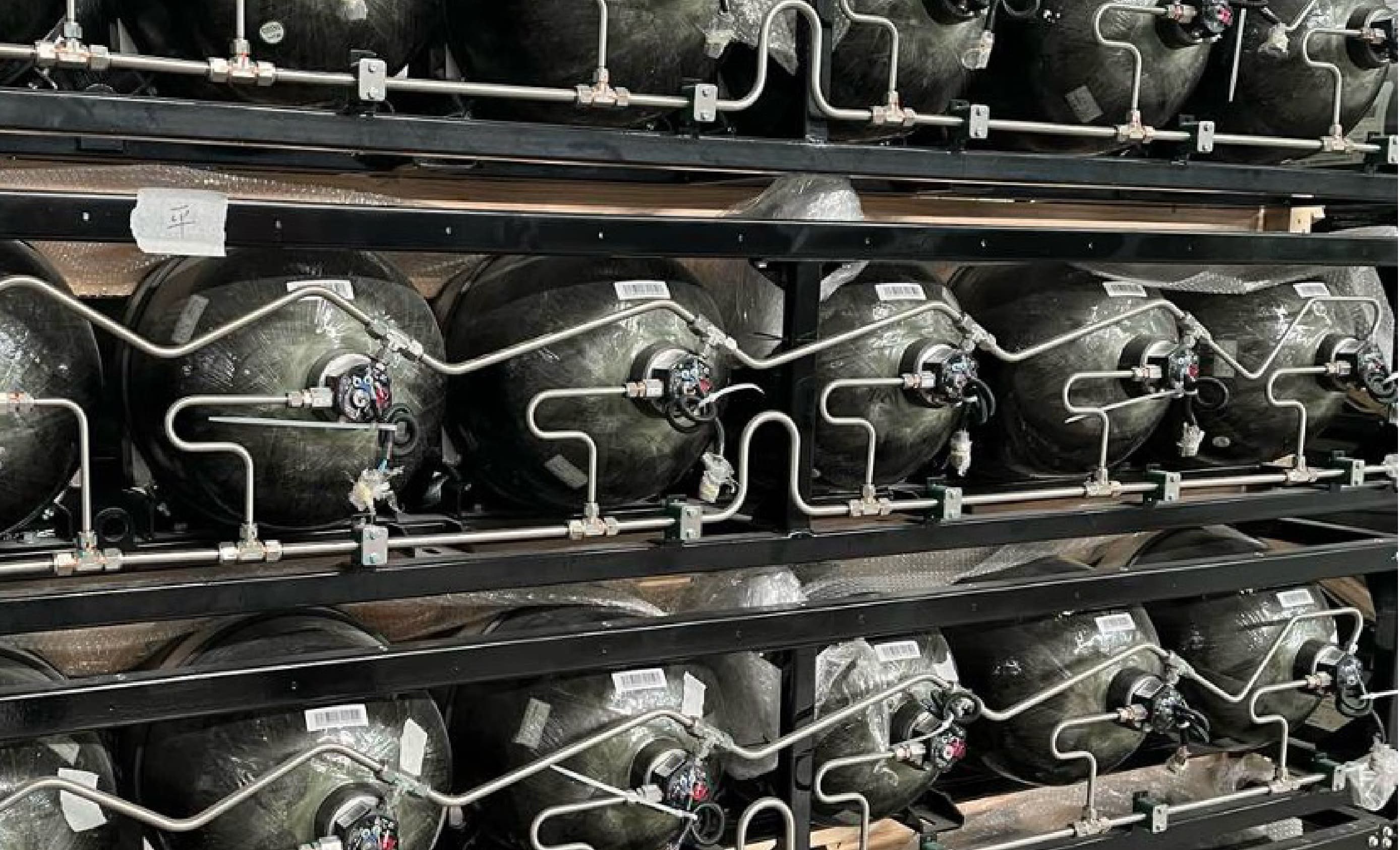 High-pressure hydrogen storage cylinder module with stainless steel tubing and compression fittings