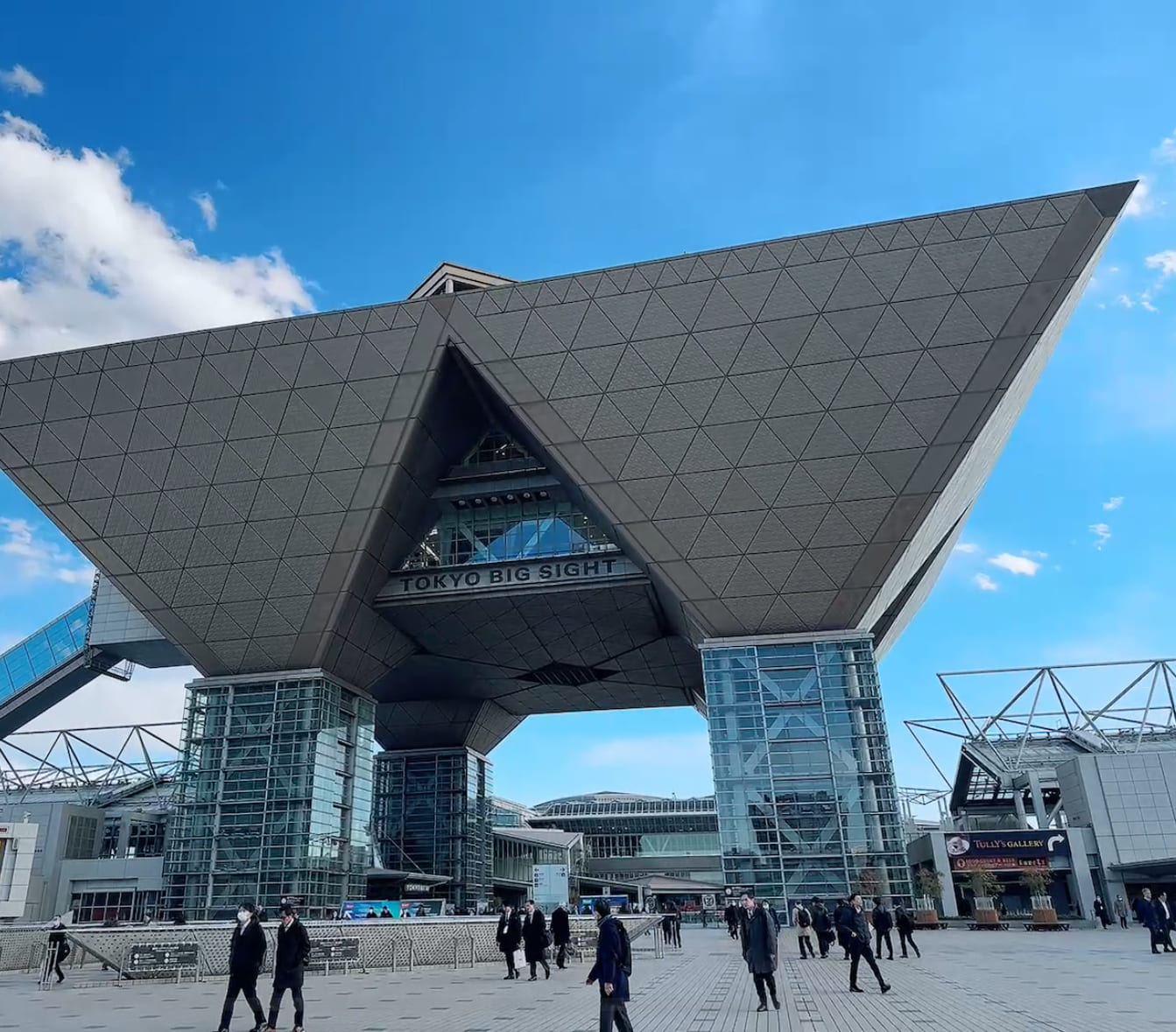 日本東京國際展示場（Tokyo Big Sight）外觀，智慧能源週與氫能展主要會場入口。